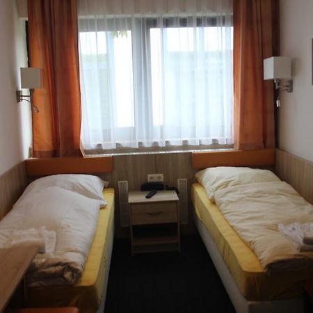 Airport-Hotel Zum Taubengrund Kelsterbach Exterior photo
