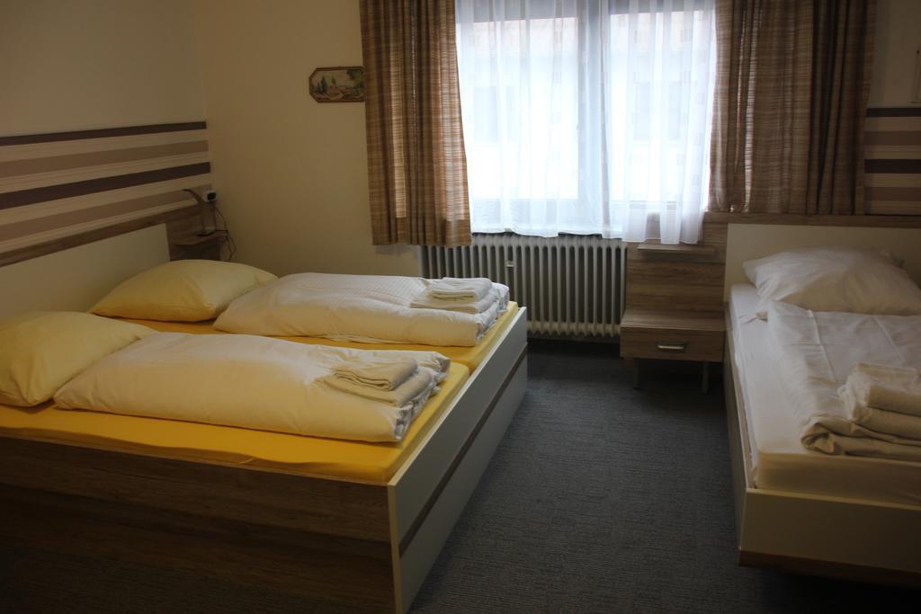 Airport-Hotel Zum Taubengrund Kelsterbach Exterior photo